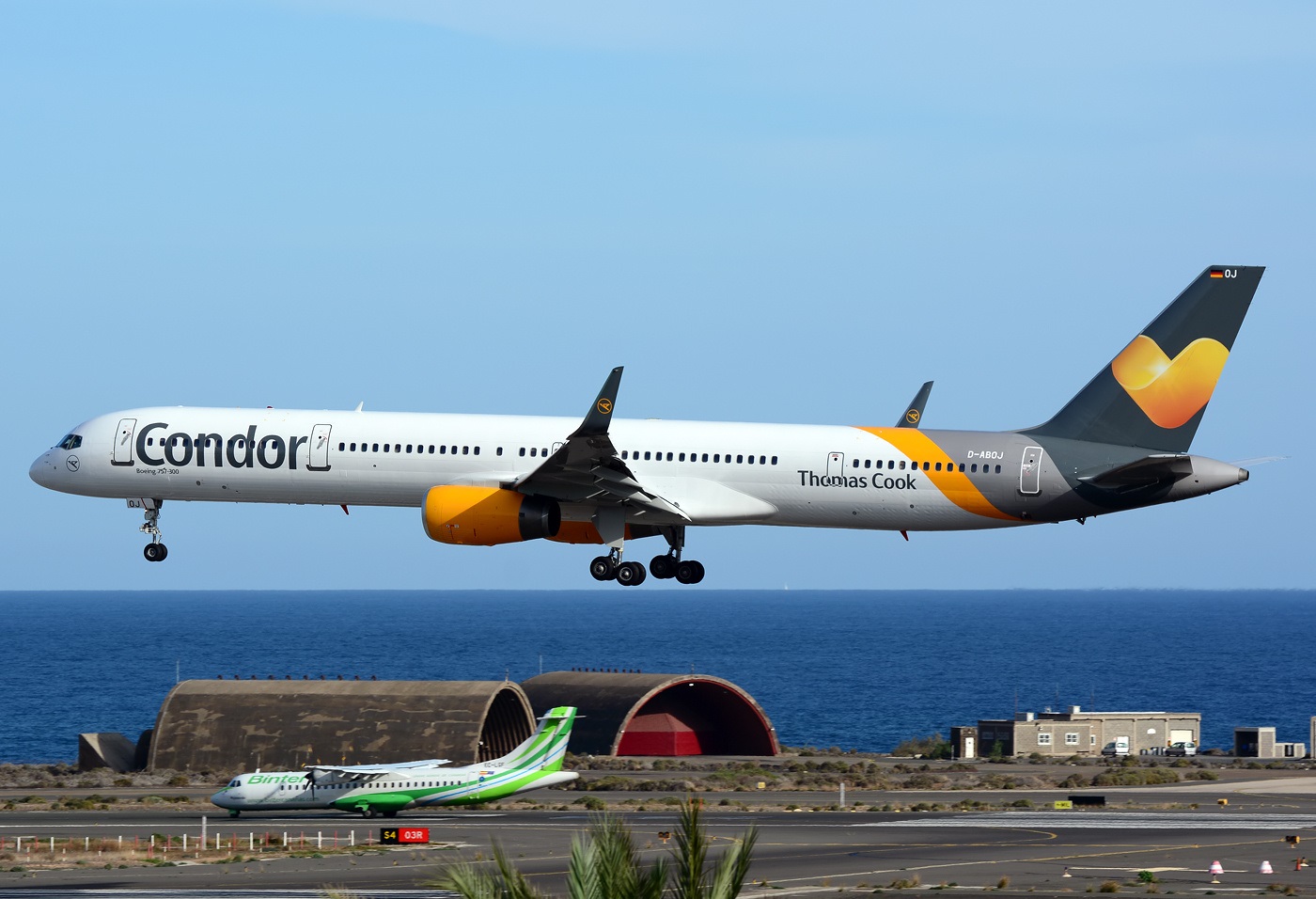 A10 Boeing 757-330, Condor